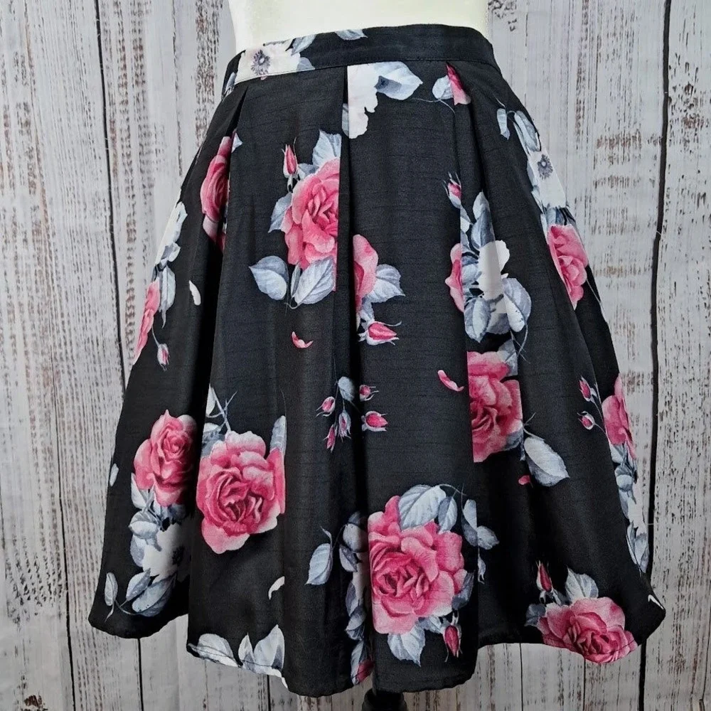 Sequin Hearts Jr. 3 Black & Pink Floral‎ Flared Pleated Mini Skirt Harajuku